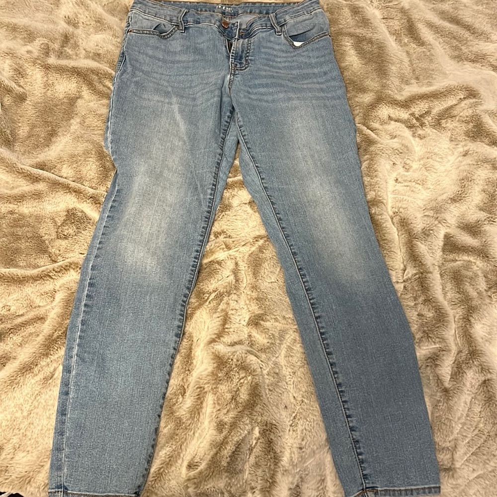 Old navy super skinny jeans. Light wash. Size 8